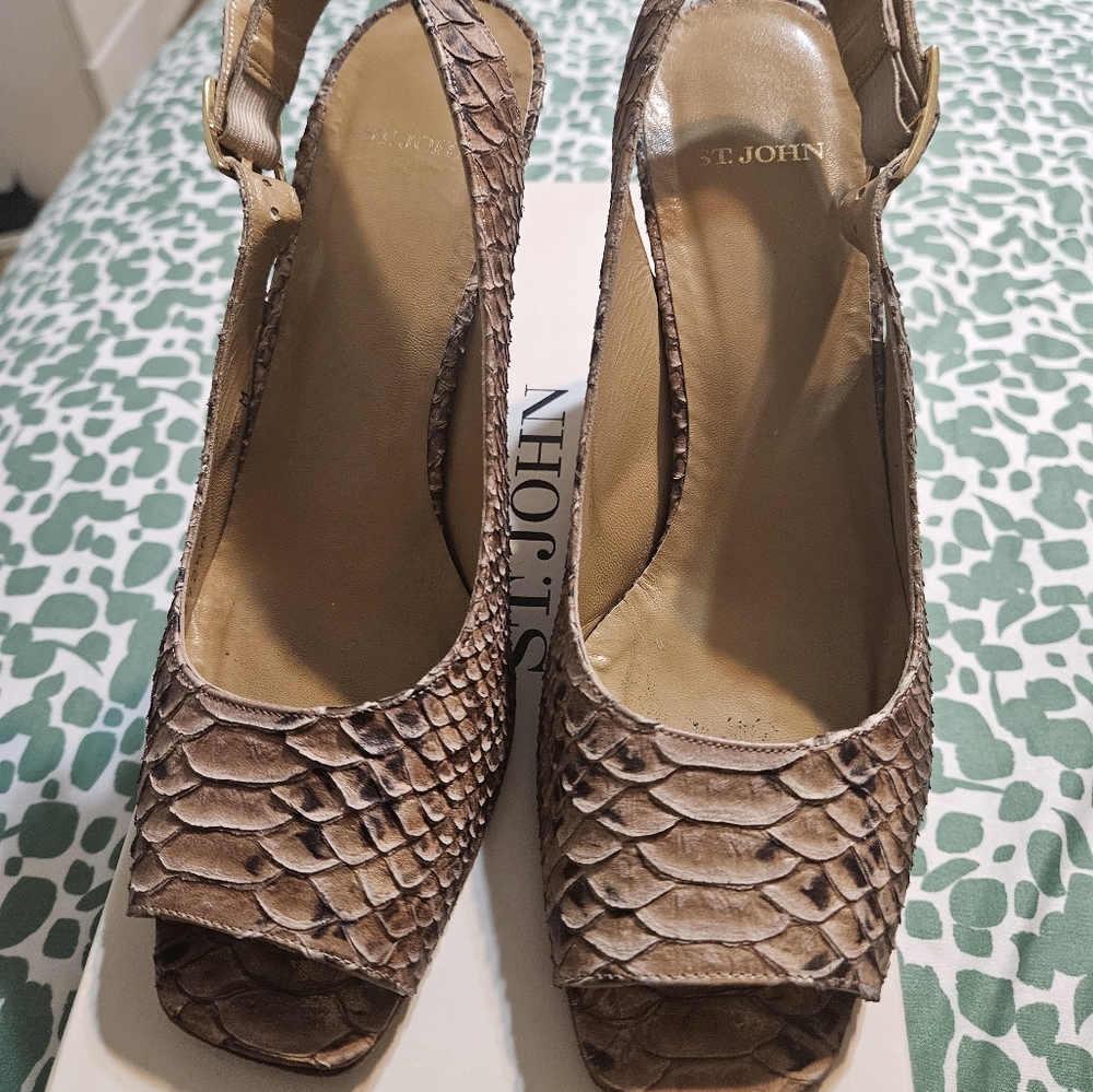 St. Johns Beige Washed Boa ladies shoes.